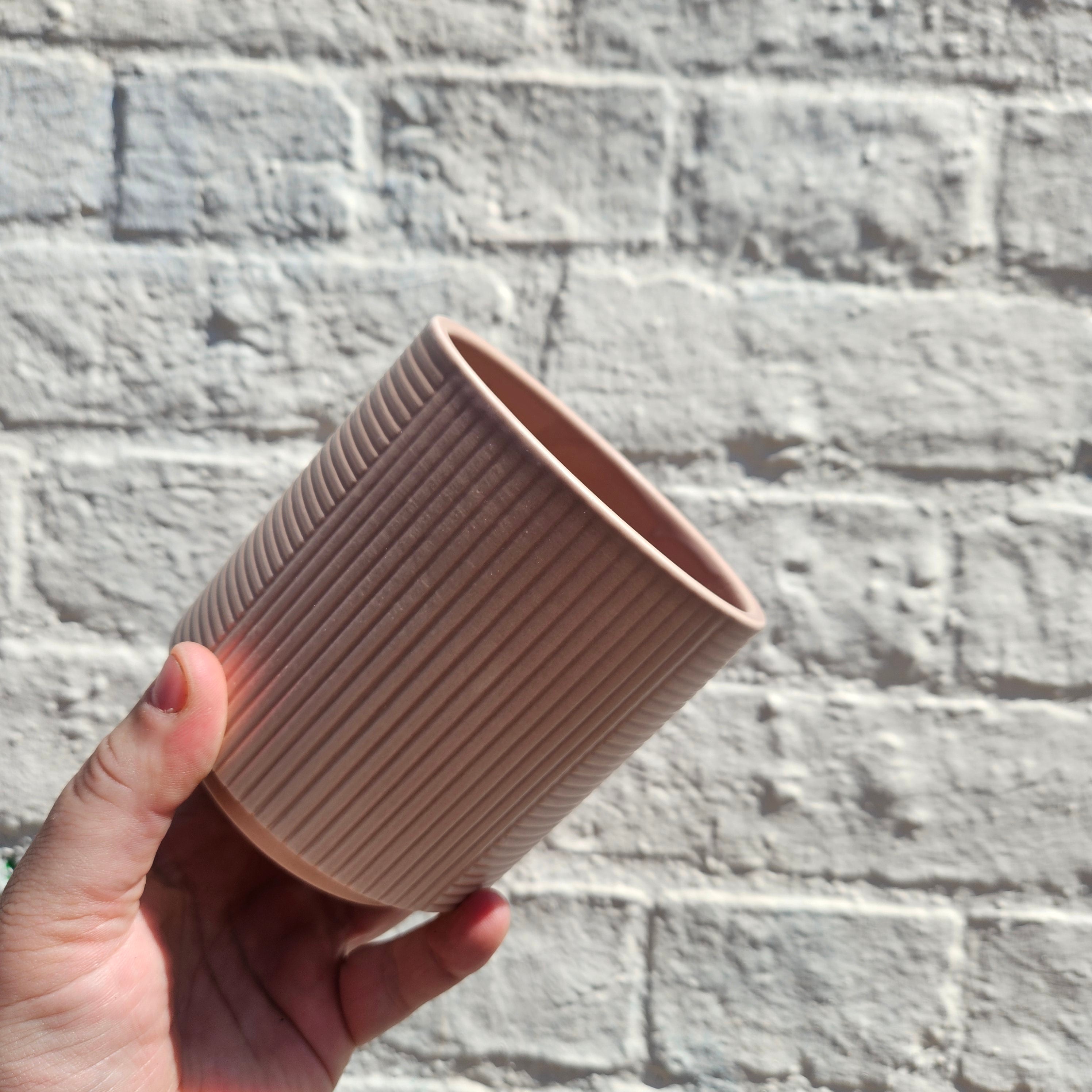 Groove pots (Various colours and sizes)